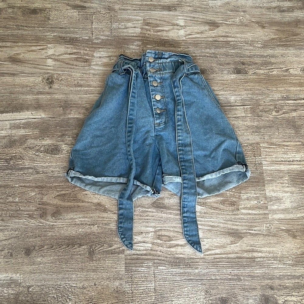 Forever 21 Women’s Small Denim Paper Bag High Wasted Button Fly Shorts Small